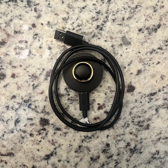Gold Oura Ring Gen 3 - Picture 1 of 3